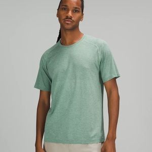 Mens lululemon XL workout top